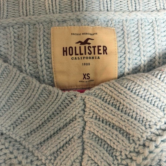 Hollister Women's V-Neck Sweater in Light Blue XS - Picture 3 of 6